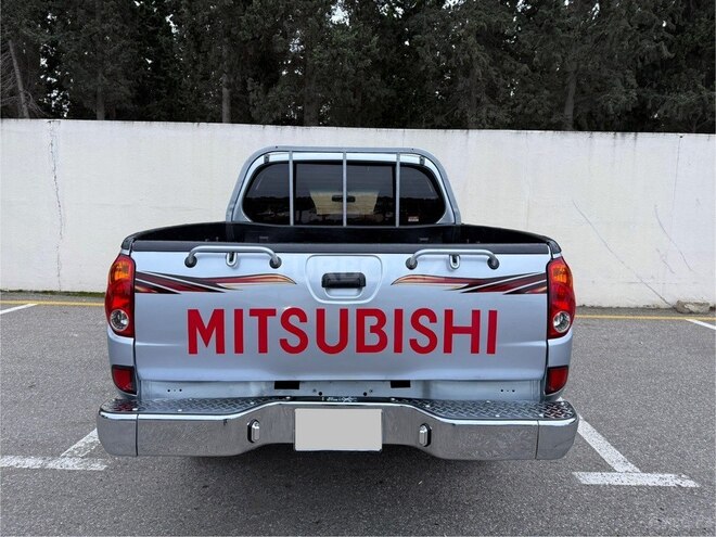 Mitsubishi L200 2010, 198,500 km - 2.5 l - Bakı