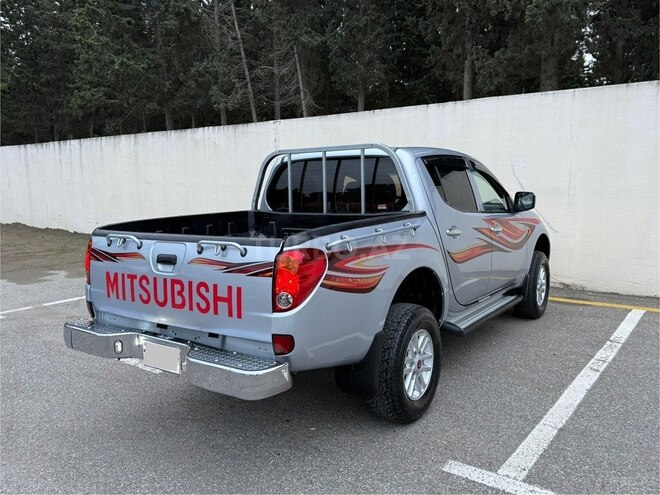 Mitsubishi L200 2010, 198,500 km - 2.5 l - Bakı