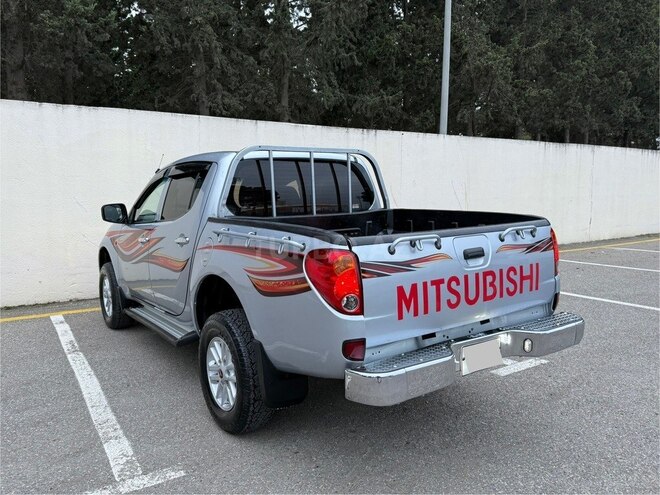 Mitsubishi L200 2010, 198,500 km - 2.5 l - Bakı