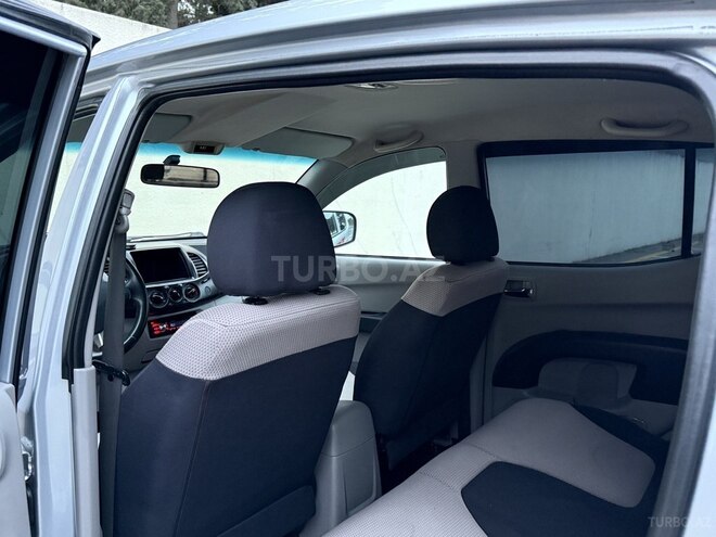 Mitsubishi L200 2010, 198,500 km - 2.5 l - Bakı