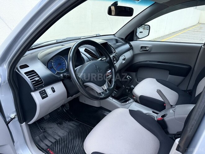 Mitsubishi L200 2010, 198,500 km - 2.5 l - Bakı