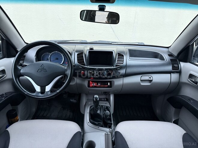 Mitsubishi L200 2010, 198,500 km - 2.5 l - Bakı