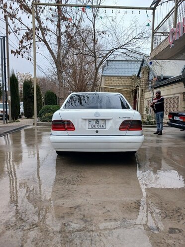 Mercedes E 240 1999, 315,000 km - 2.4 l - Bakı