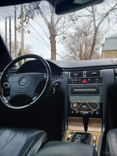 Mercedes E 240 1999, 315,000 km - 2.4 l - Bakı