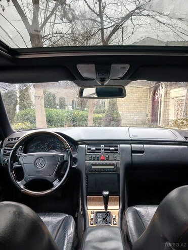 Mercedes E 240 1999, 315,000 km - 2.4 l - Bakı