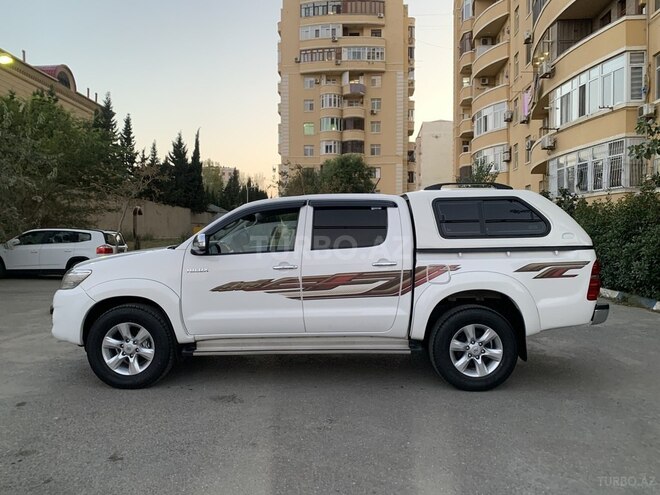 Toyota Hilux 2013, 179,685 km - 2.5 l - Bakı