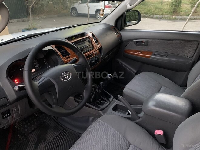 Toyota Hilux 2013, 179,685 km - 2.5 l - Bakı