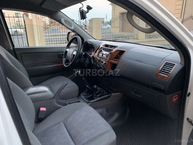 Toyota Hilux 2013, 179,685 km - 2.5 l - Bakı