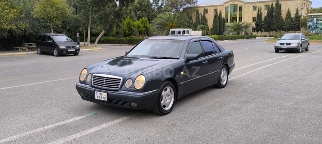 Mercedes E 280-1