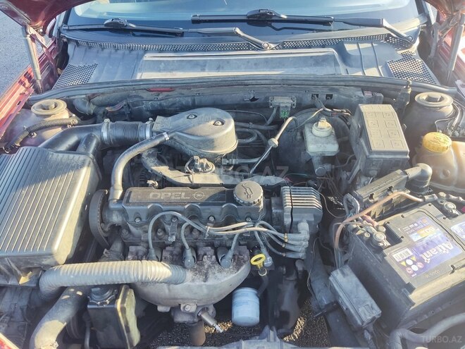 Opel Vectra 1996, 257,000 km - 1.6 l - Qax