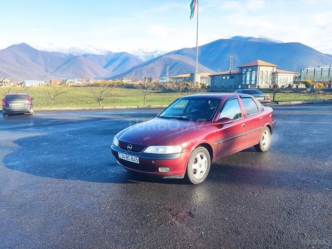 Opel Vectra 1996, 257,000 km - 1.6 l - Qax