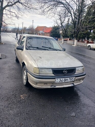 Opel Vectra 1994, 245,700 km - 1.6 l - Qax