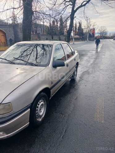 Opel Vectra 1994, 245,700 km - 1.6 l - Qax