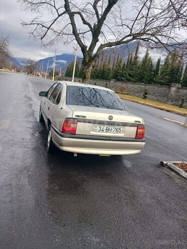 Opel Vectra 1994, 245,700 km - 1.6 l - Qax