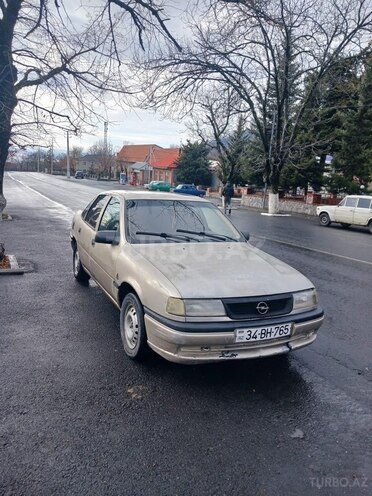 Opel Vectra 1994, 245,700 km - 1.6 l - Qax