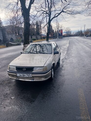 Opel Vectra 1994, 245,700 km - 1.6 l - Qax