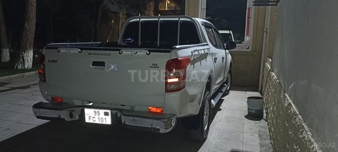 Mitsubishi L200 2015, 260,800 km - 2.5 l - Bakı