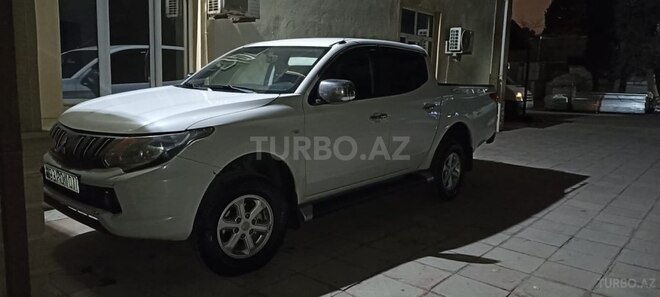 Mitsubishi L200 2015, 260,800 km - 2.5 l - Bakı
