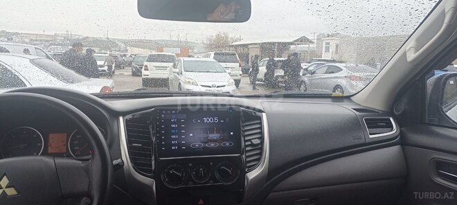 Mitsubishi L200 2015, 260,800 km - 2.5 l - Bakı