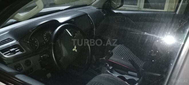 Mitsubishi L200 2015, 260,800 km - 2.5 l - Bakı