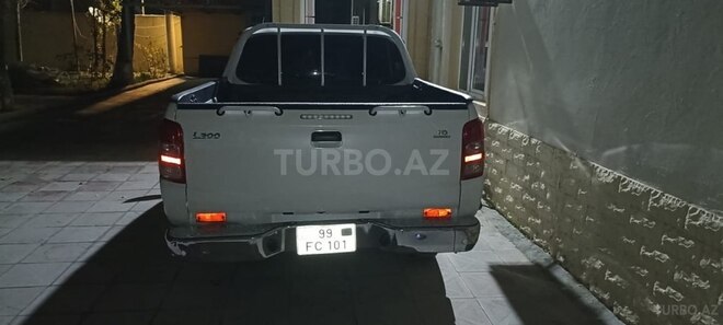 Mitsubishi L200 2015, 260,800 km - 2.5 l - Bakı