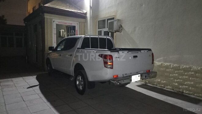 Mitsubishi L200 2015, 260,800 km - 2.5 l - Bakı