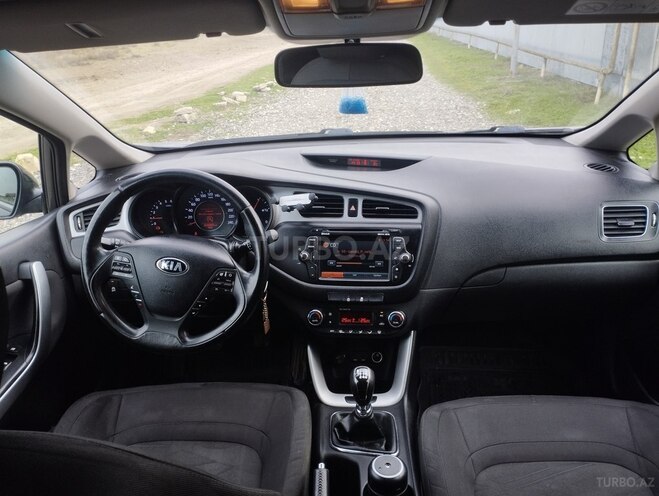 Kia Ceed 2014, 203,800 km - 1.4 l - Salyan