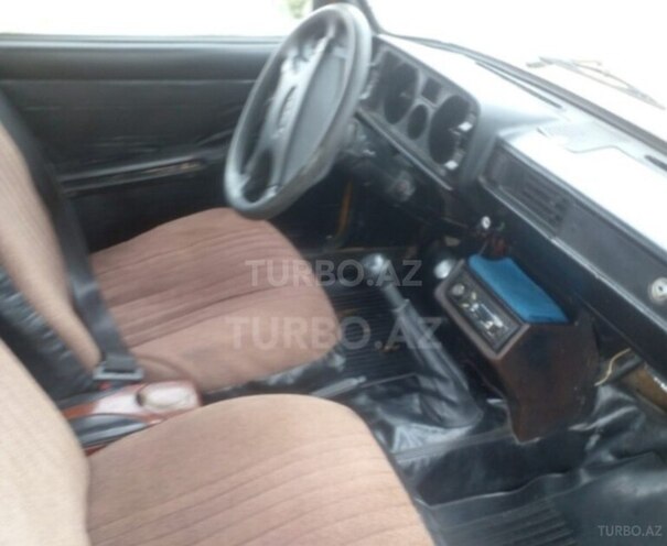 LADA (VAZ) 2105 1981, 300,000 km - 1.6 л - Qax