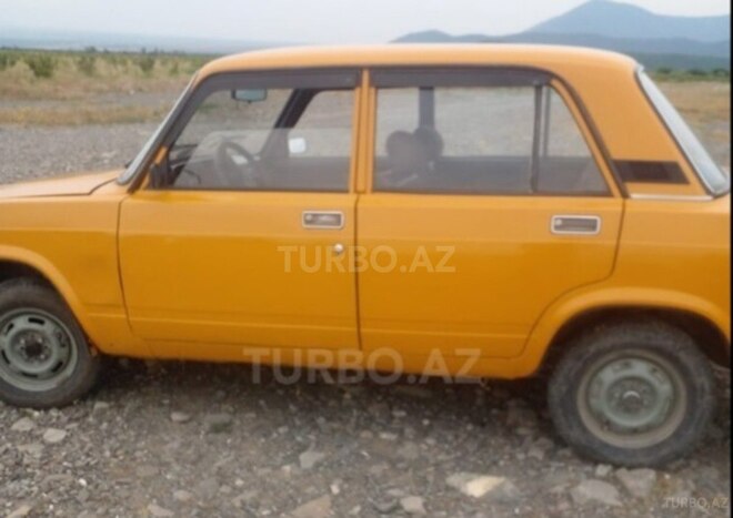 LADA (VAZ) 2105 1981, 300,000 km - 1.6 л - Qax