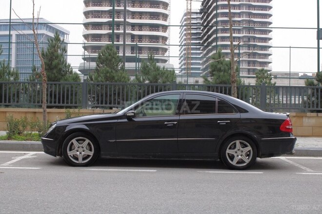 Mercedes E 320 2002, 267,000 km - 3.2 л - Bakı