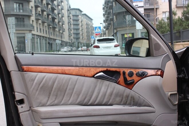Mercedes E 320 2002, 267,000 km - 3.2 л - Bakı