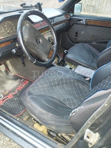 Mercedes E 200 1990, 150,000 km - 2.0 l - Beyləqan