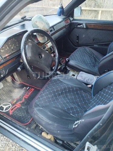 Mercedes E 200 1990, 150,000 km - 2.0 l - Beyləqan