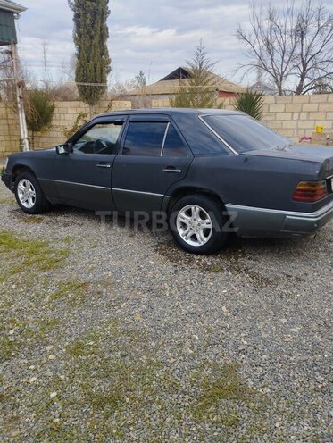 Mercedes E 200 1990, 150,000 km - 2.0 l - Beyləqan
