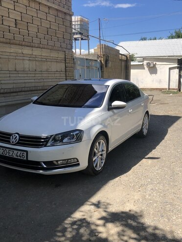 Volkswagen Passat 2011, 200,000 km - 1.8 l - Gəncə