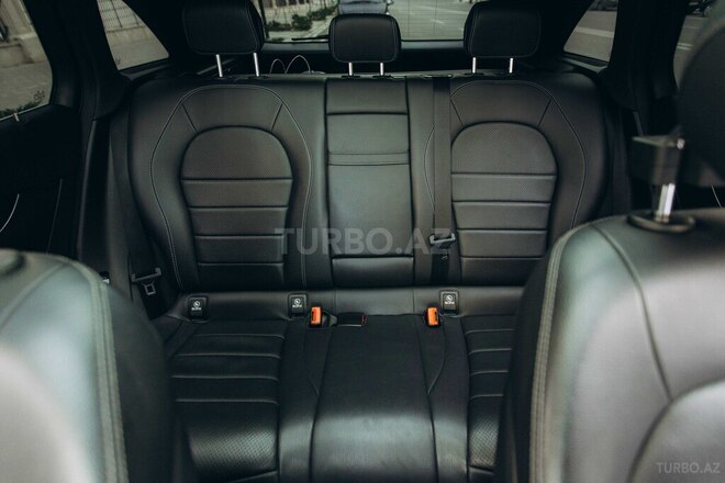 Mercedes GLC 300-16