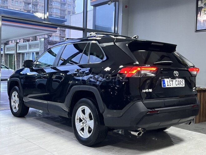 Toyota RAV4-8