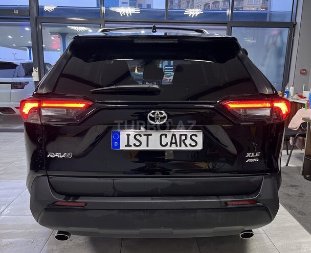 Toyota RAV4-7
