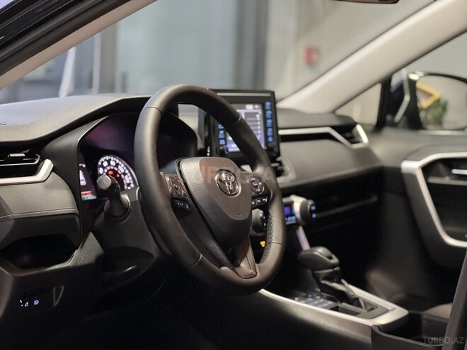 Toyota RAV4-15