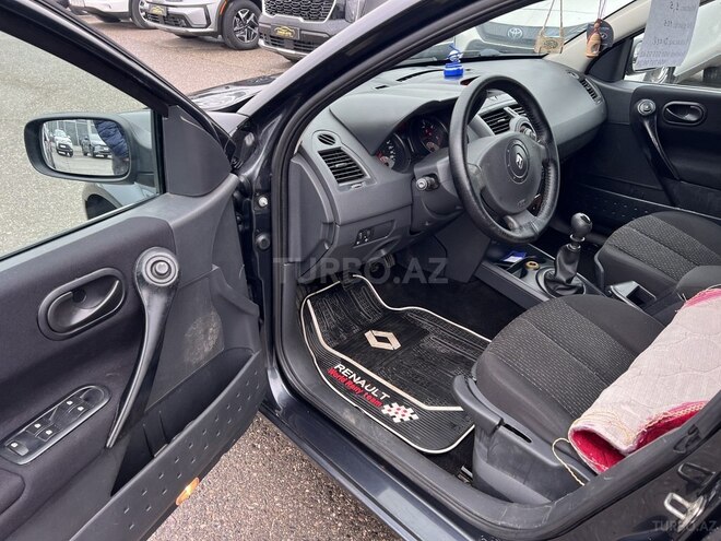 Renault Megane-11