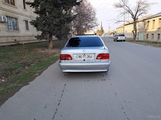Mercedes E 230 1995, 125,300 km - 2.3 l - Qazax