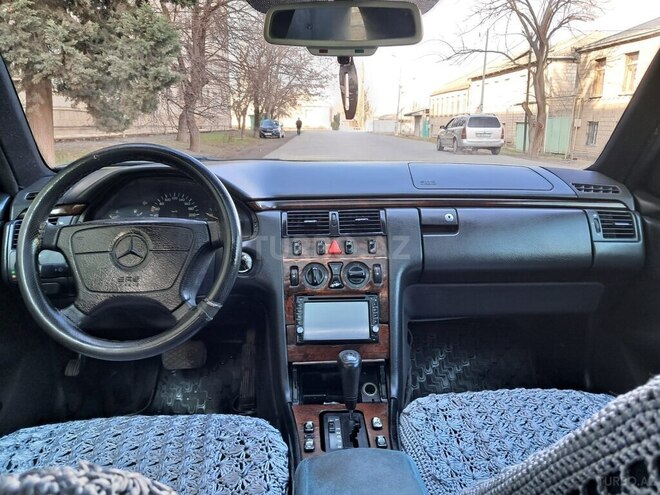 Mercedes E 230 1995, 125,300 km - 2.3 l - Qazax
