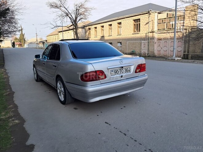Mercedes E 230 1995, 125,300 km - 2.3 l - Qazax