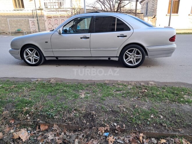 Mercedes E 230 1995, 125,300 km - 2.3 l - Qazax