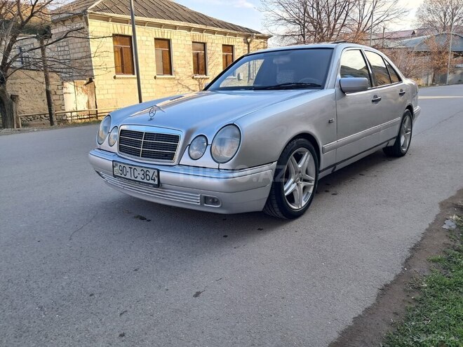 Mercedes E 230 1995, 125,300 km - 2.3 l - Qazax