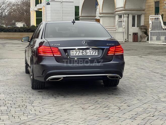 Mercedes E 220-11