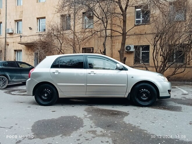 Toyota Corolla 2004, 195,000 km - 1.4 l - Bakı