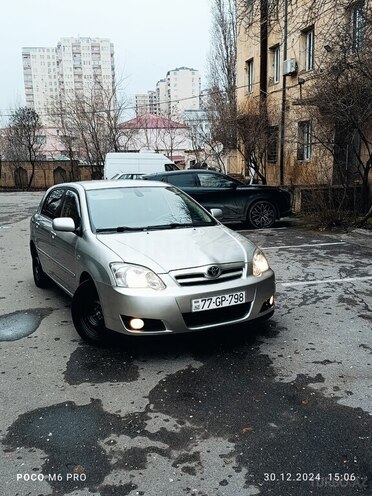 Toyota Corolla 2004, 195,000 km - 1.4 l - Bakı