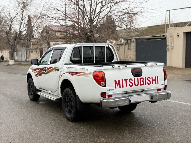 Mitsubishi L200 2014, 193,270 km - 2.5 l - Bakı