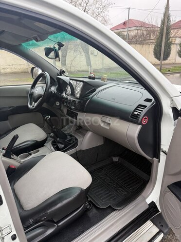 Mitsubishi L200 2014, 193,270 km - 2.5 l - Bakı